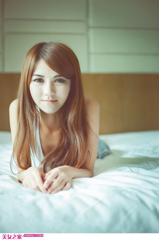 慵懒小美女可爱高清写真