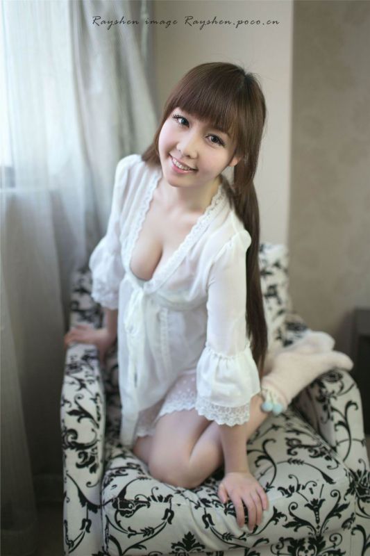 推女神中国时装模特Lee小棠性感内衣写真