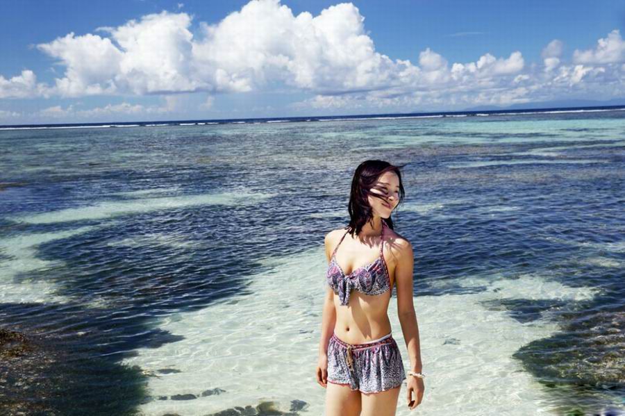 素颜美女江一燕海滩比基尼写真