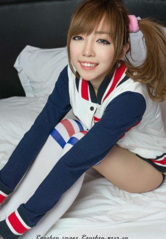 性感可爱萌妹子酥胸迷人写真