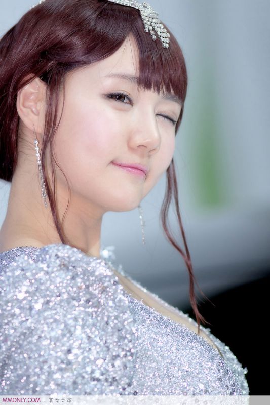 韩国性感美胸模特迷人写真