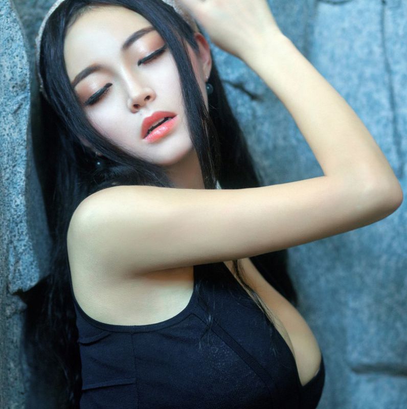 惊艳美女潘春春深V爆乳内衣诱惑