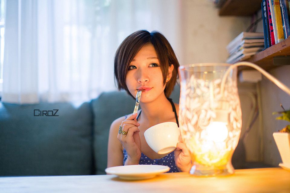 清纯美女短发俏皮写真