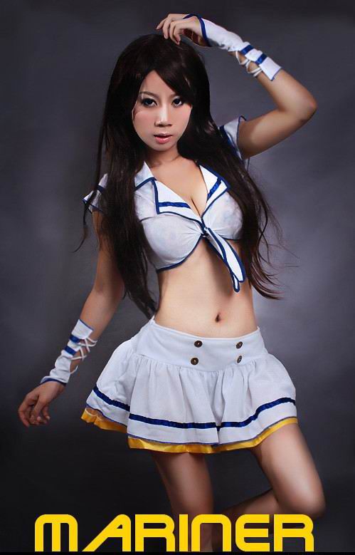 制服萌妹子显露爆乳高清写真