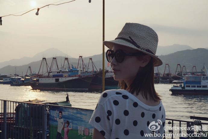 性感美女朱晨丽绝密美臀长腿生活照