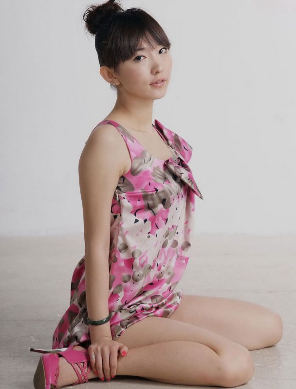 粉红制服大胸萌妹子私房写真