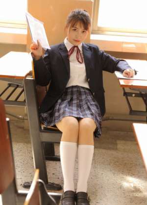日本少女校园西服超短裙性感制服白丝诱惑写真