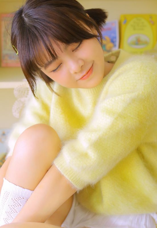 俏皮可爱萝莉风骚内衣丝袜养眼写真