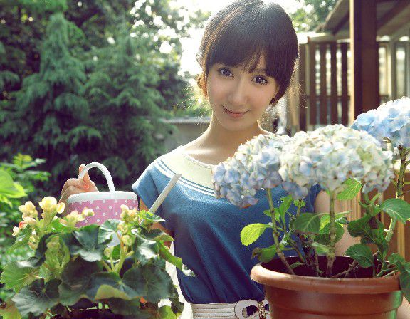 娄艺潇甜美可人高清写真