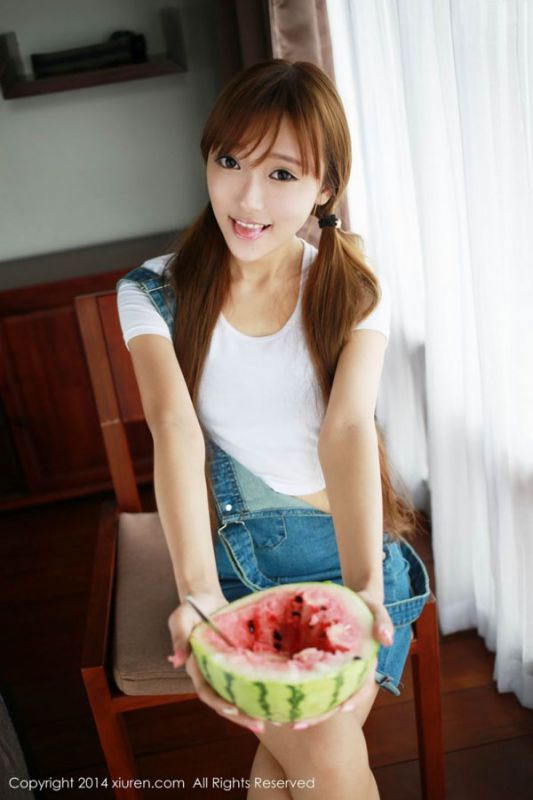 可人嫩模yanni白皙美臀夏日清凉写真