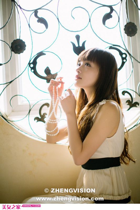 靓丽裙装美眉小清新迷人写真