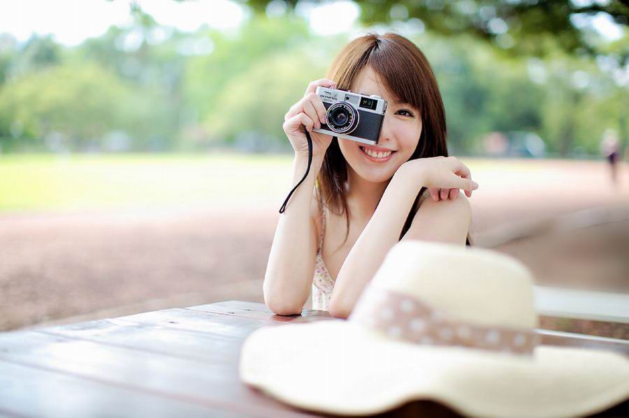 清纯可人美女户外高清写真