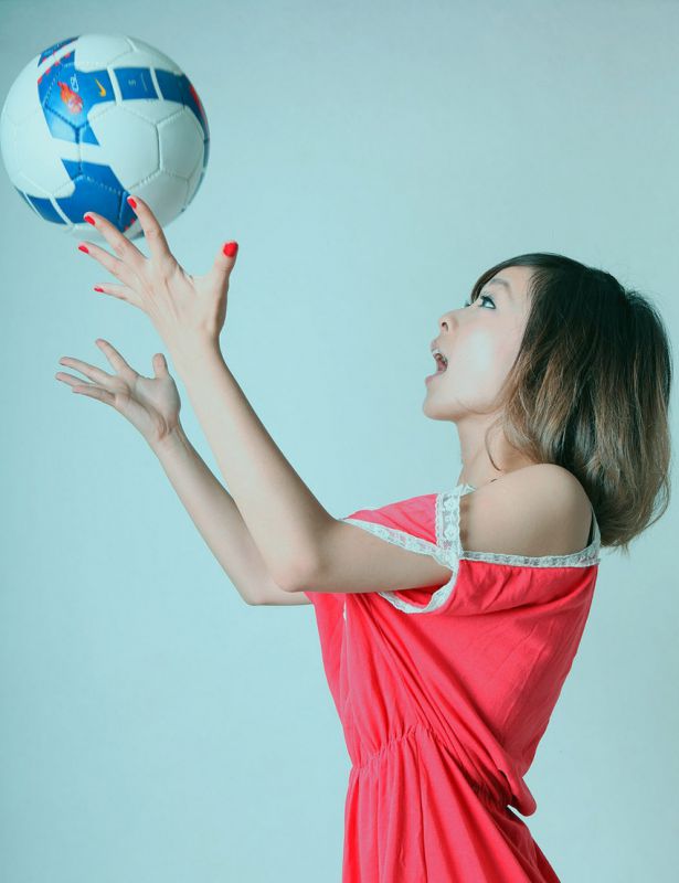 90后清纯美女何曼婷高清足球宝贝写真