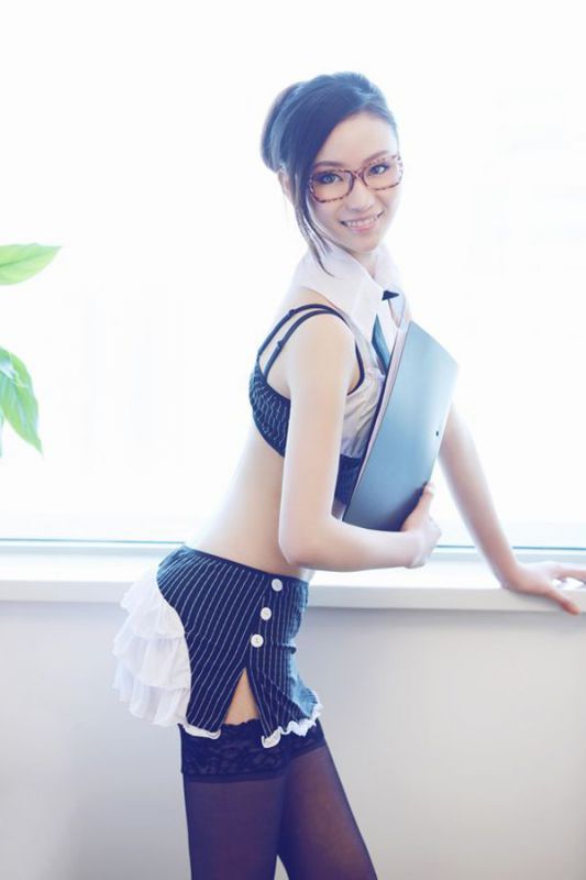 制服丝袜长腿美女高清诱人写真