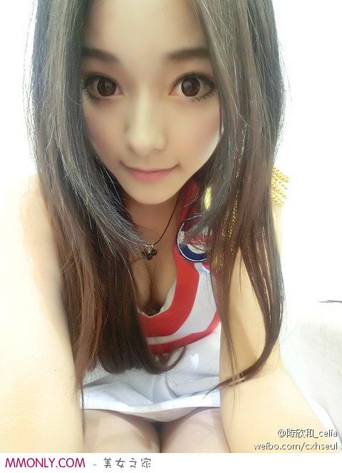 完美世界活动现场陈欣和可爱自拍照