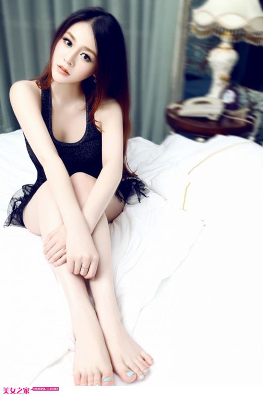妩媚小美女代子佳性感私房照