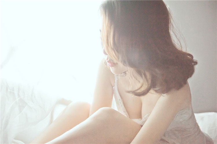 美臀少女迷人床上诱惑