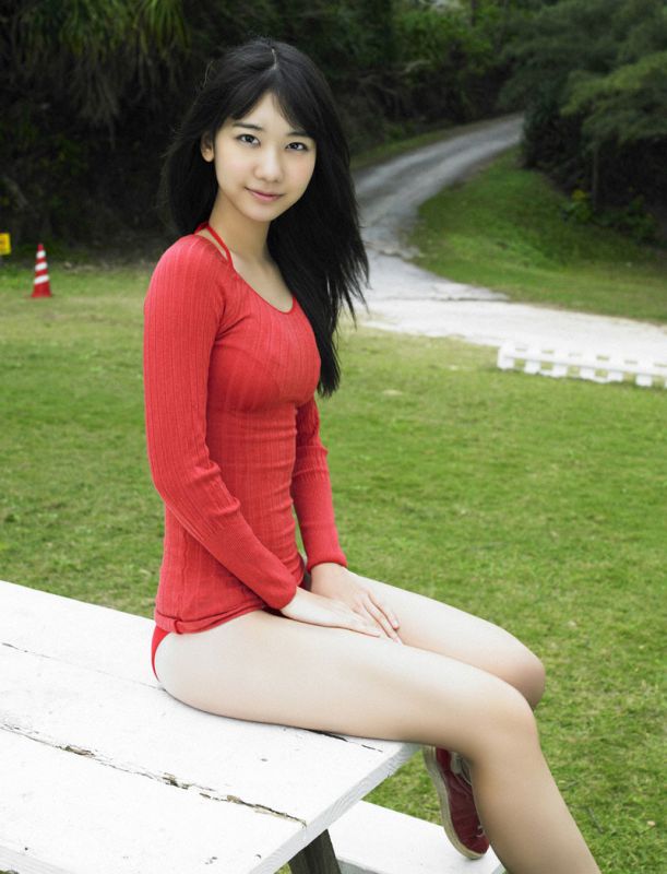 清纯萌妹子比基尼户外写真