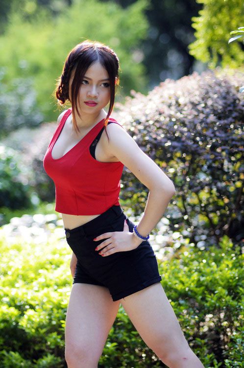 妖娆酷女郎美臀大胸诱惑