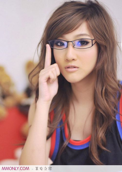爆乳萌妹子可爱写真