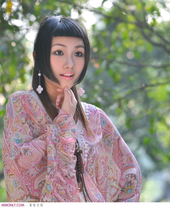 韩系风格的清纯美女高清户外拍摄