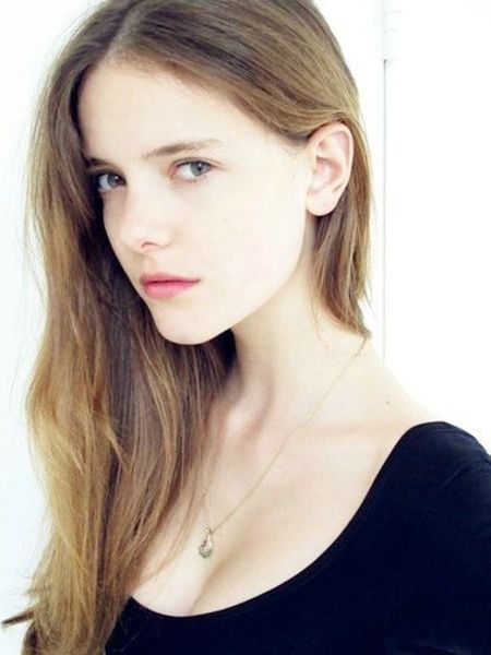 长发俄罗斯美女惊艳写真照