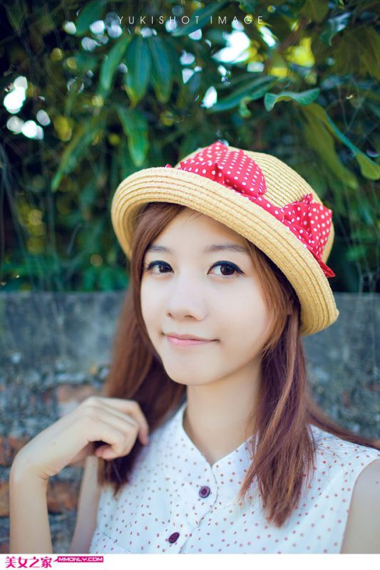 长裙美女清新户外写真