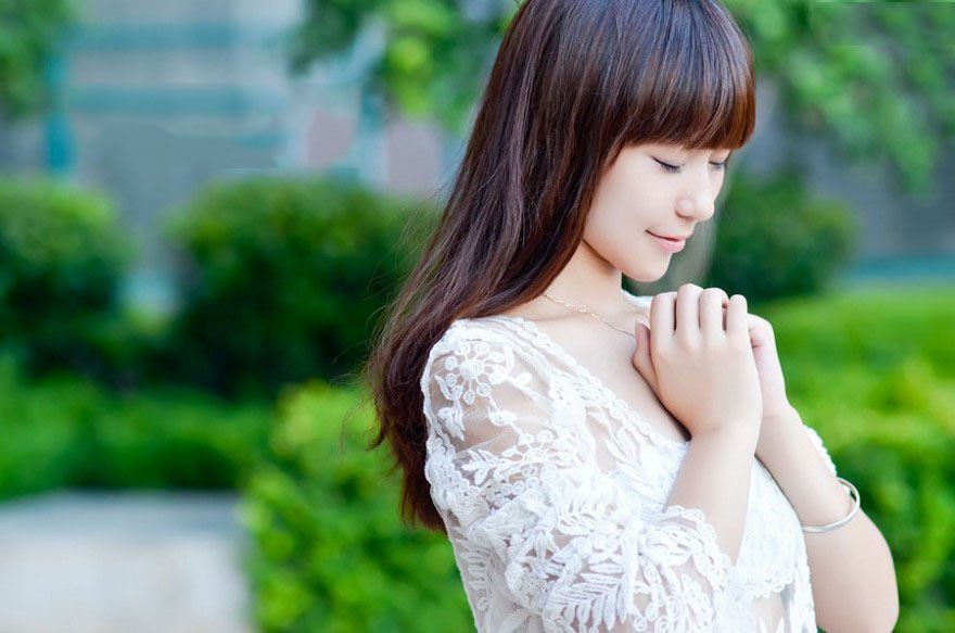 清纯萌妹子透视装美臀春日写真