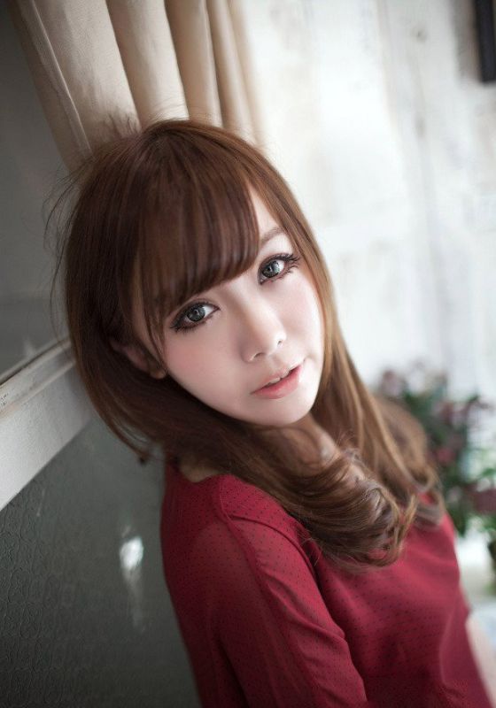 红衣萌妹子闲暇下午时光写真拍摄