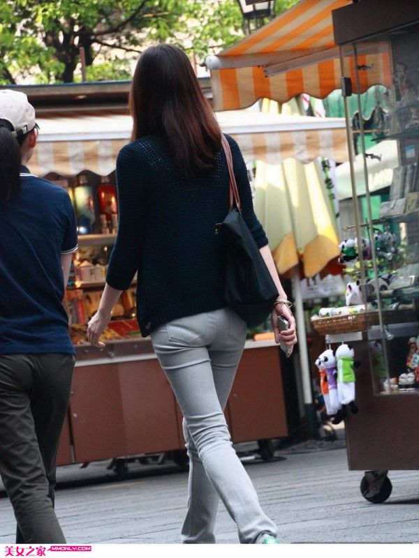 街拍妩媚短裙美女写真