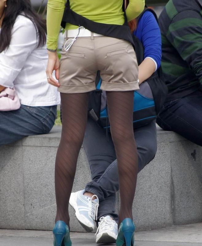 翘臀黑丝袜美女街头抓拍美图