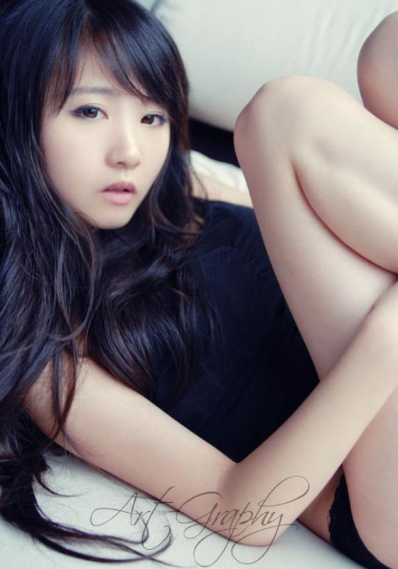 黑色内衣性感美女居家诱人写真