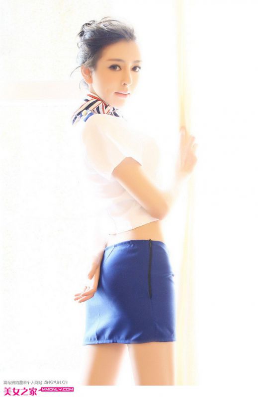 美女模特高兮妍上演空姐制服诱惑高清写真