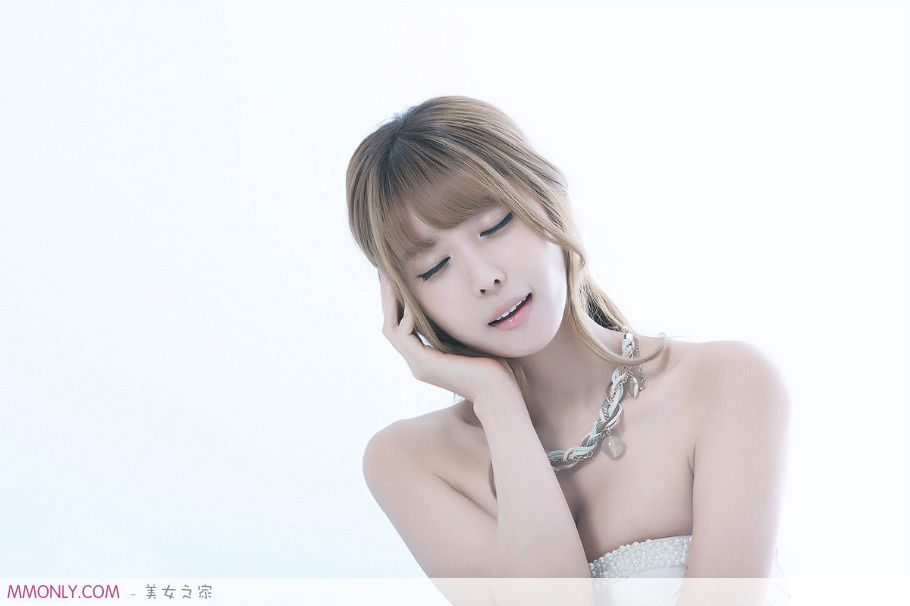 韩国美女许允美性感内衣私房写真