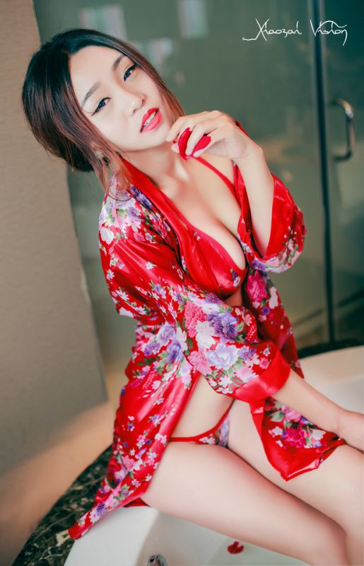 嫩模Amber性感美胸私房诱惑写真