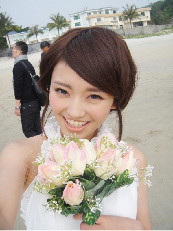 海边萌妹子清纯可爱写真