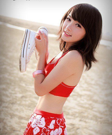 萌妹子海边比基尼高清写真