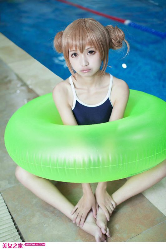 紧身泳装美女泳池高清写真