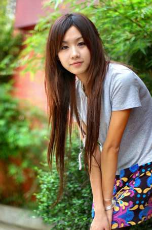 邻家素颜萌妹子户外写真拍摄
