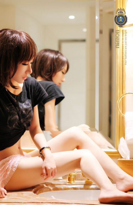 超大胸萌妹子浴室湿身诱惑写真