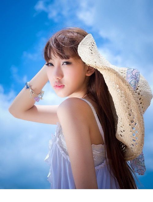 清纯美模谢芷蕙海边迷人写真