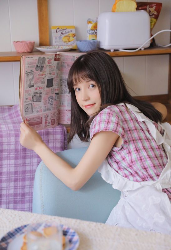 白丝童颜萝莉女仆装贤惠可爱诱人写真