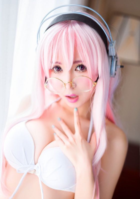 清纯迷人萌妹子cosplay粉红女郎