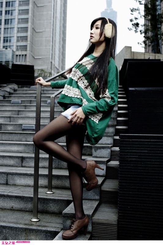 清纯黑丝美女高清户外写真