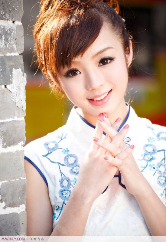中国古典美女黄诗思户外唯美旗袍写真