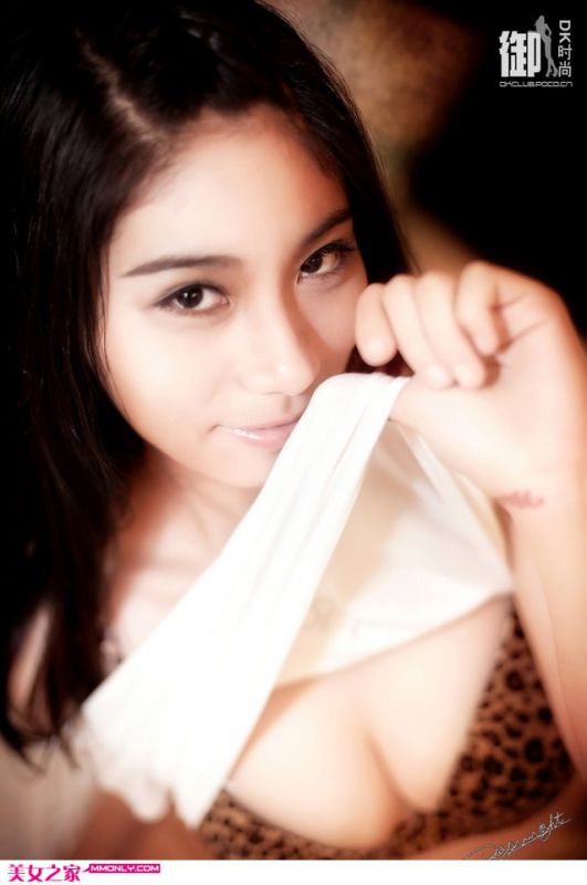 妩媚小美眉性感私房写真