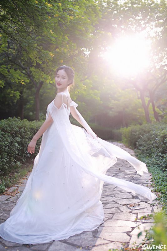 白色薄纱长裙美女唯美写真