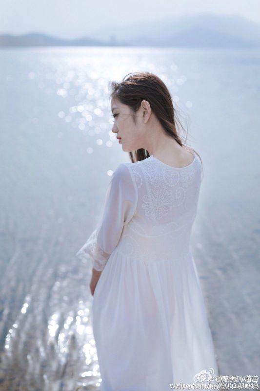 90后校花美女李允微博清纯私拍写真