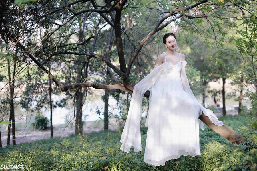 白色薄纱长裙美女唯美写真