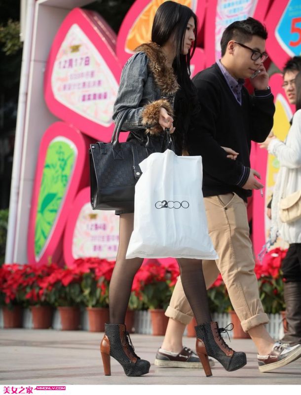 极品模特街头迷人写真